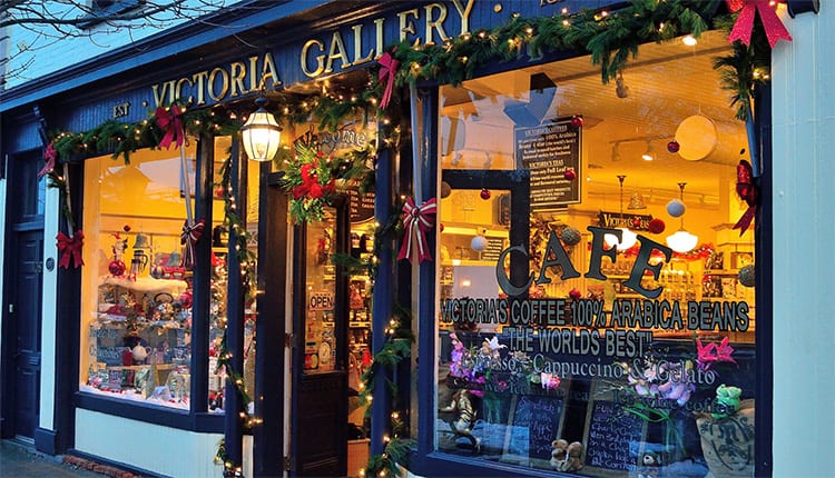 A storefront with christmas decorations.